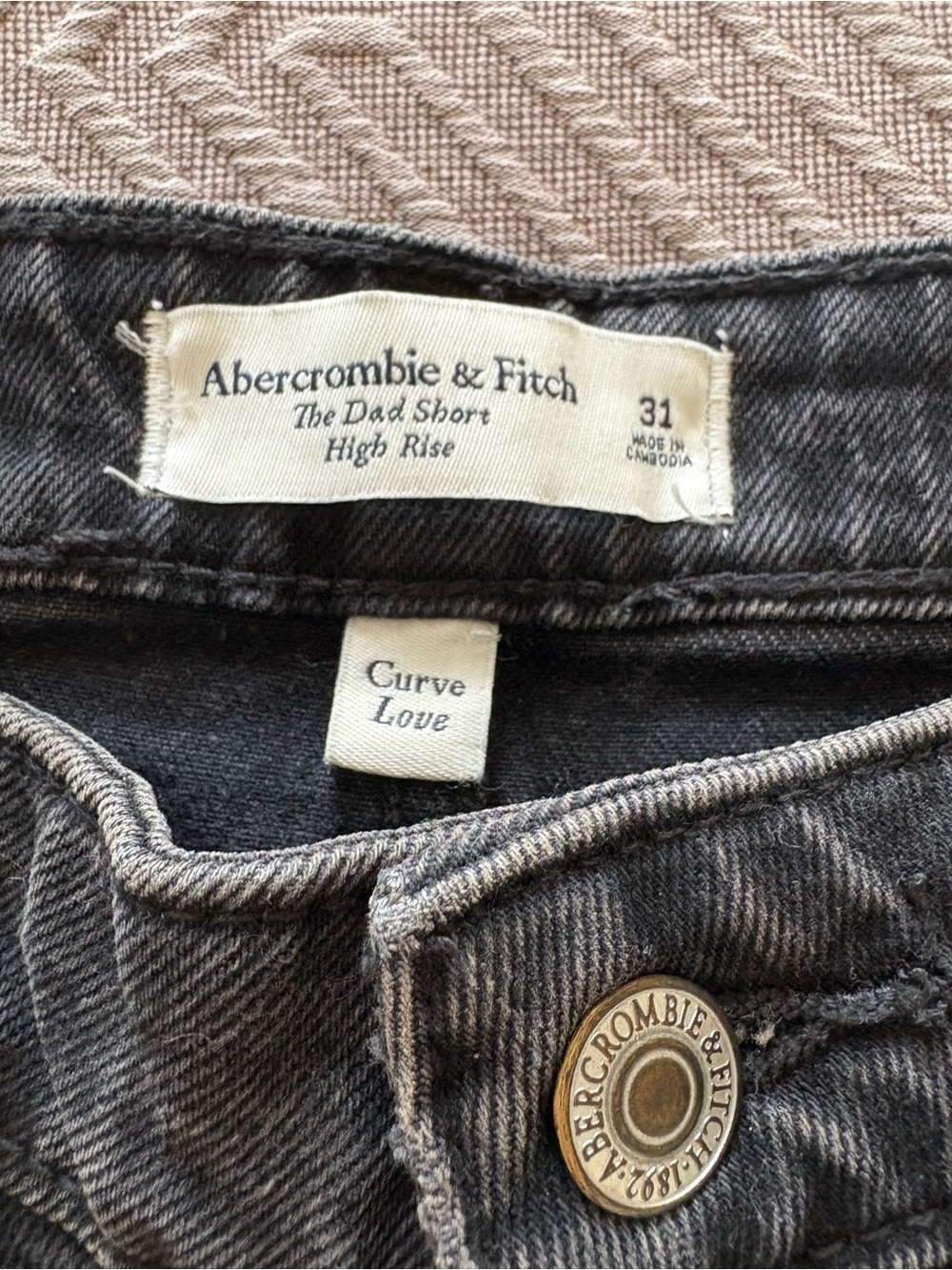 Abercrombie & Fitch Black Washed Curve Love High Rise Dad Short - Size 31 - Picture 3 of 3